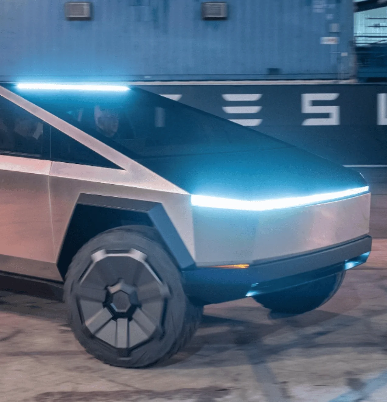 Tesla Cybertruck Lightbar accessory spotted on Cybertruck! 💡 1696898892945