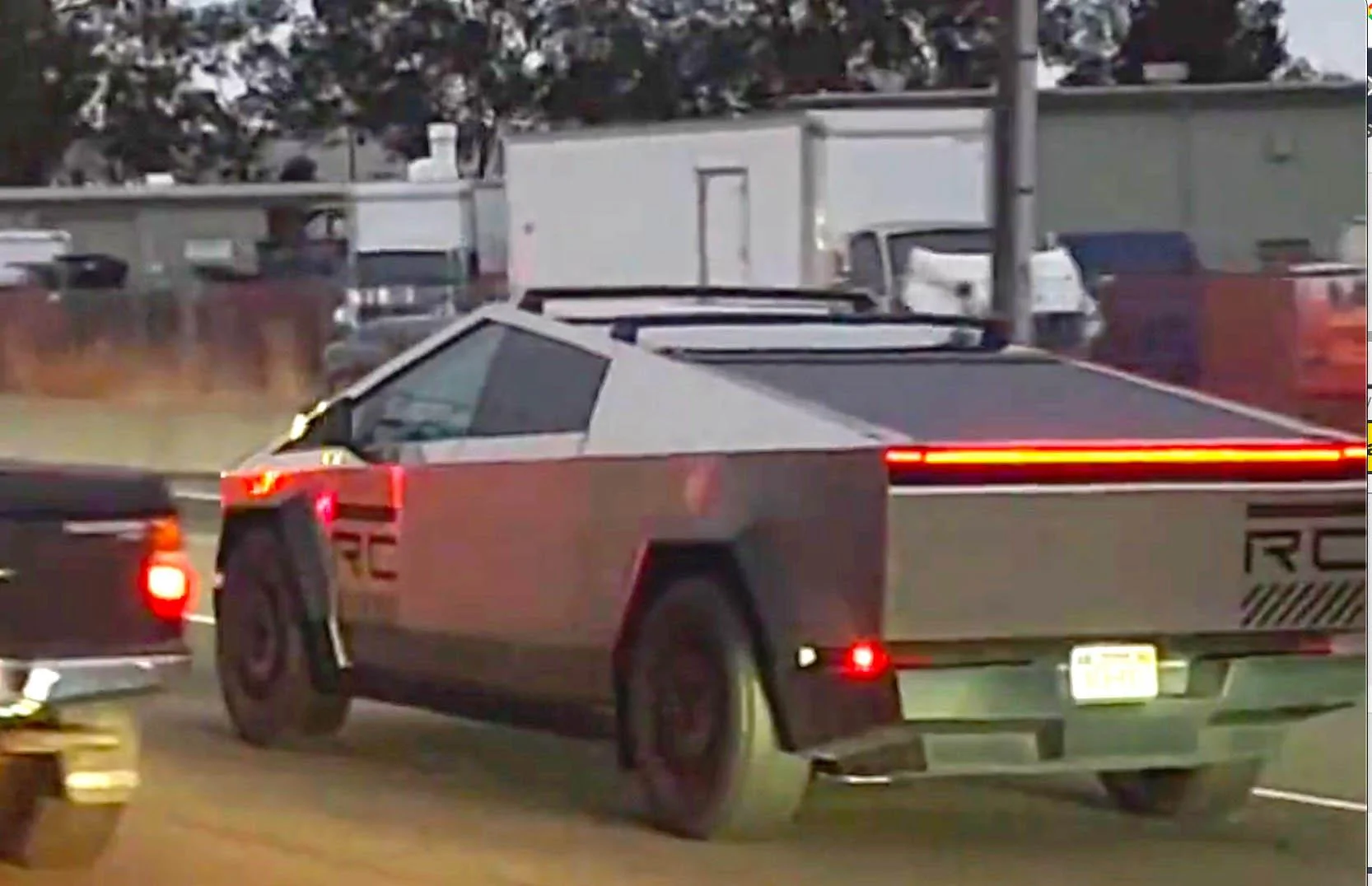 Tesla Cybertruck Roof Rack accessory installed on Cybertruck [video + pics] Roof Racks Cybertruck 1