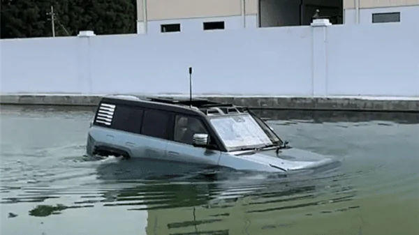 Tesla Cybertruck Cybertruck water capabilities? River crossing? 88d5a23a-67af-4e5e-8ecd-170159b40215