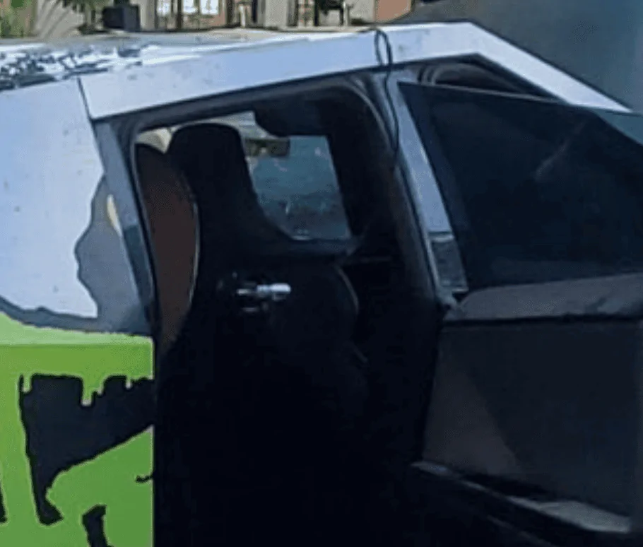 Tesla Cybertruck Fit / finish / gaps 👍 on this (Master Candidate?) Cybertruck spotted today CT