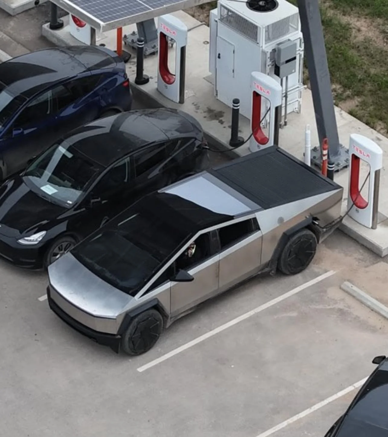 Tesla Cybertruck Cybertruck with Smaller Street Tires + New Wheel Covers spotted [Video Added] 919B009F-5234-46FC-98D2-10ADECB2E802