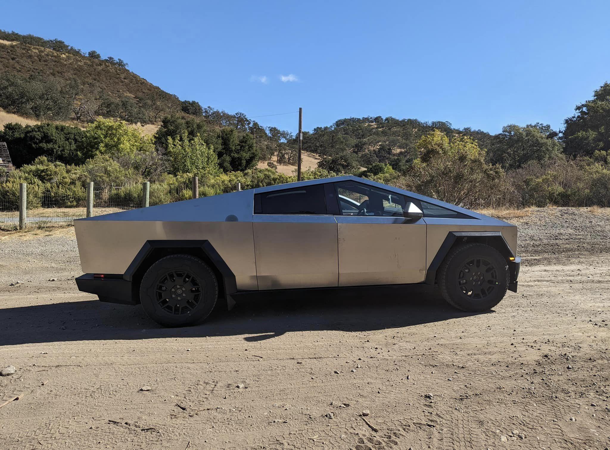Tesla Cybertruck VIDEO: Cybertruck at Hollister Hill RSVA offroad park 387179071_24050636624551804_721919194543935850_n