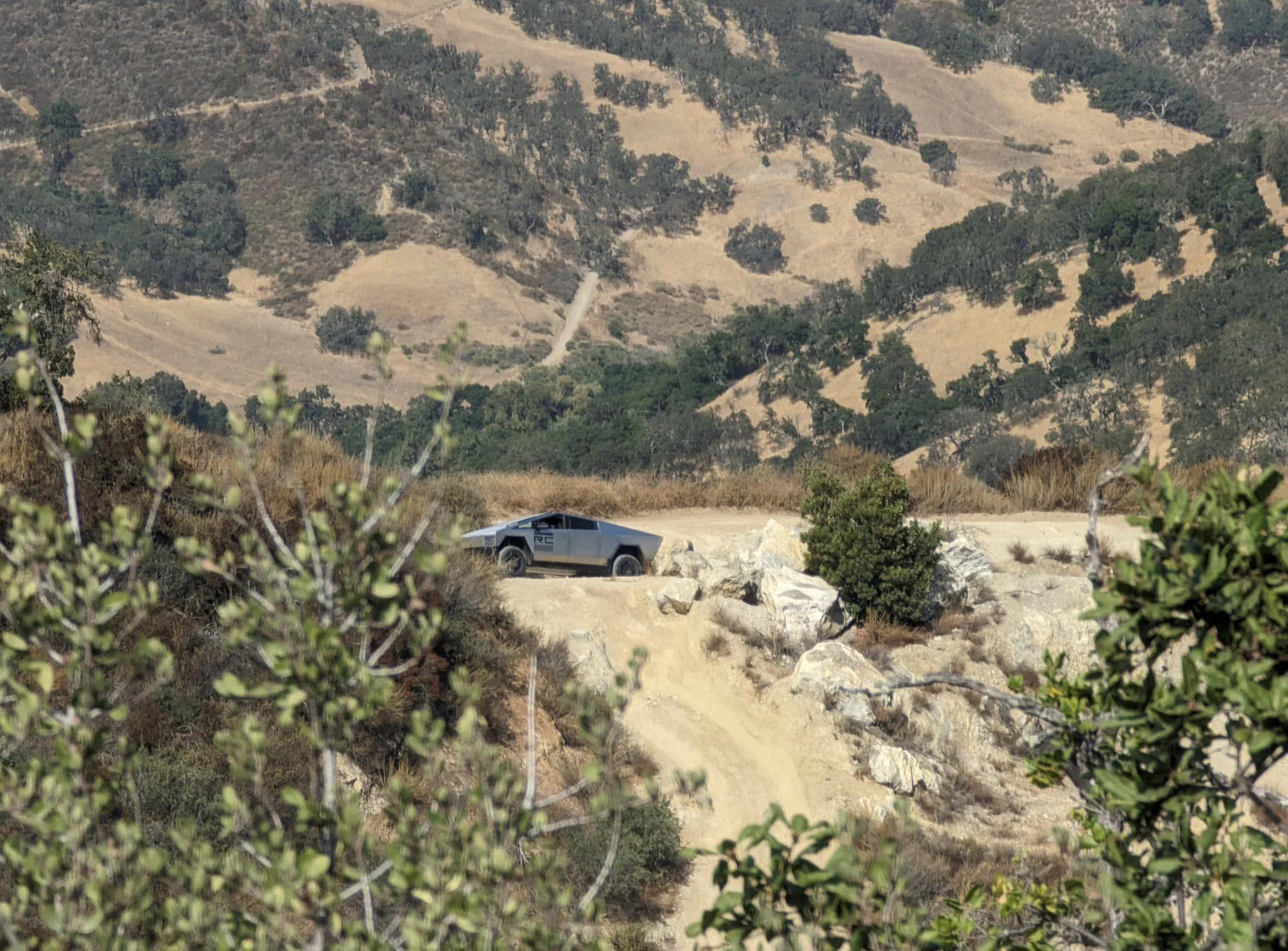 Tesla Cybertruck VIDEO: Cybertruck at Hollister Hill RSVA offroad park 387207584_24050637001218433_2348751285314487351_n
