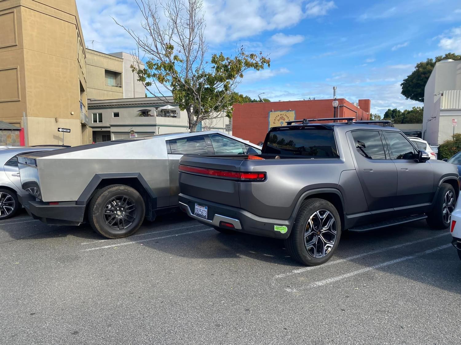 Tesla Cybertruck Cybertruck vs Rivian R1T size and design comparison -- parked next to each other IMG_7285