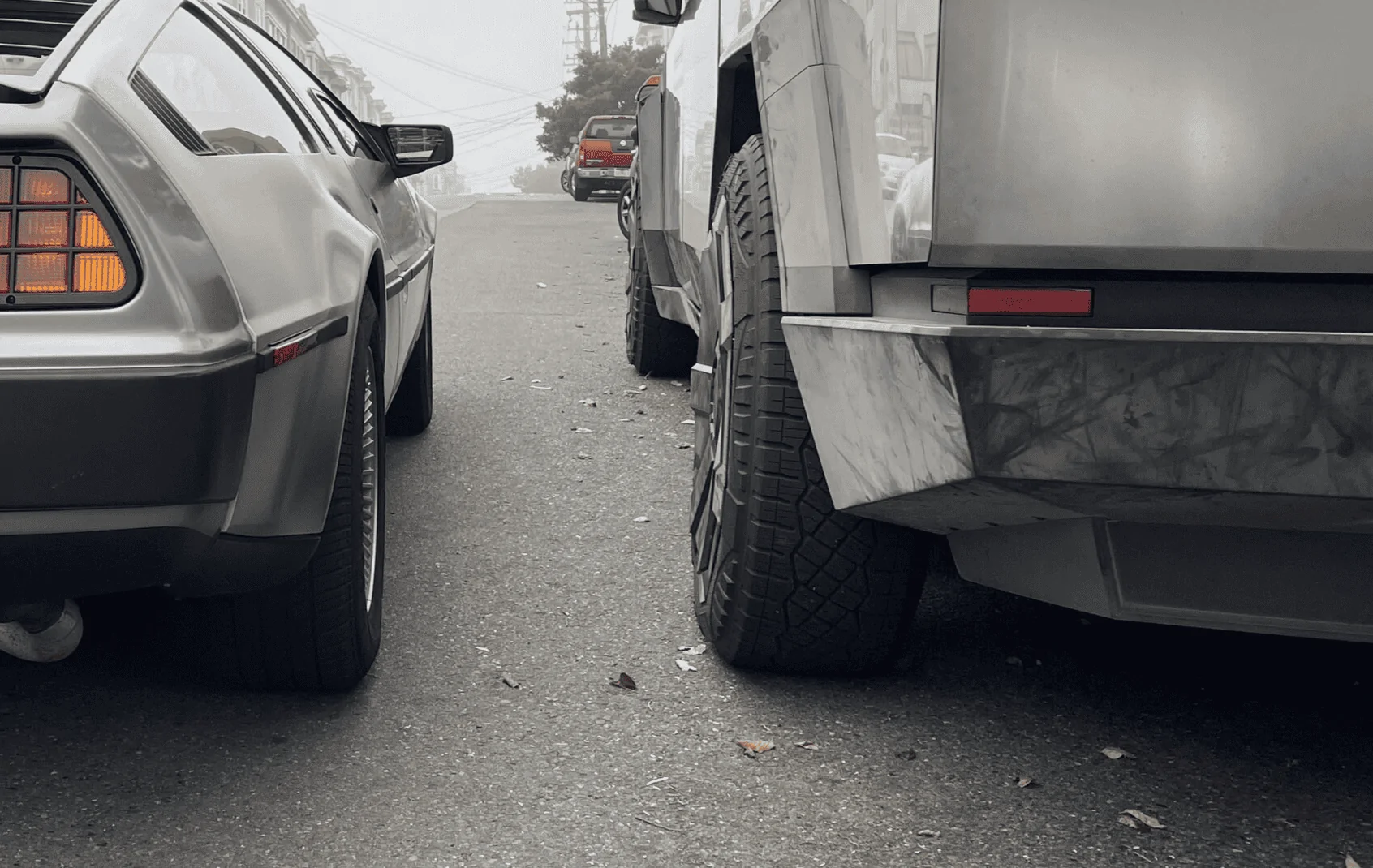 Tesla Cybertruck Cybertruck vs Rivian R1T size and design comparison -- parked next to each other 1697478499981