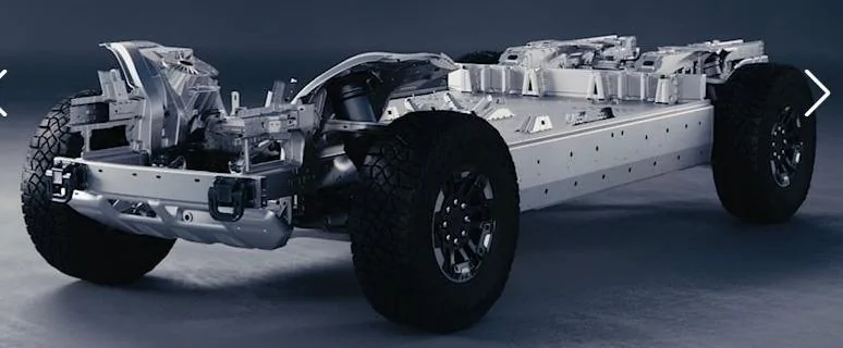 Tesla Cybertruck Cybertruck frame / casting / chassis / body structure in plain sight outside Giga Texas 🧐 YSiZd5
