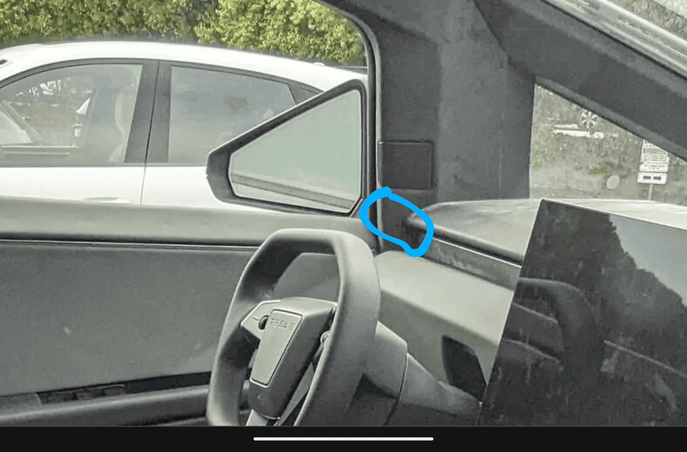 Tesla Cybertruck Extreme closeups of Cybertruck prototype (with edge on shots of many body panels) -- video + photos 1697565308606