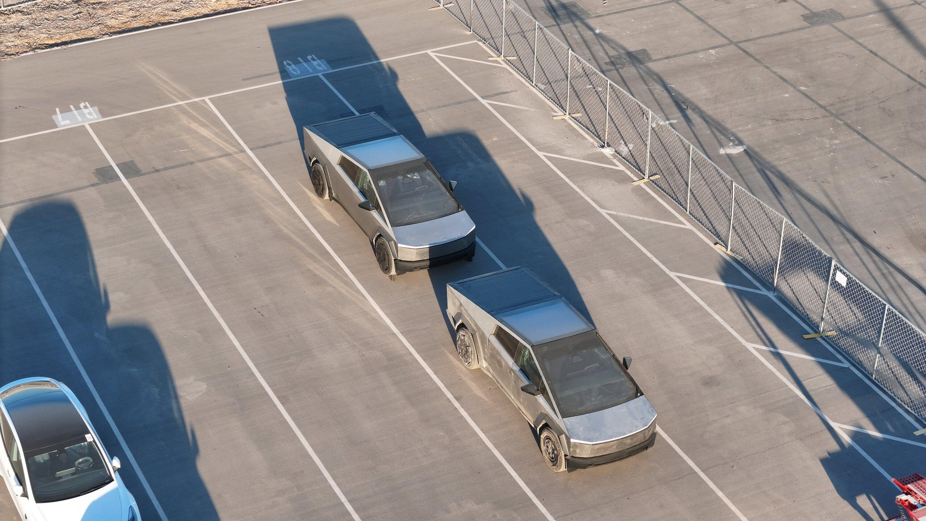 Tesla Cybertruck 📸 Daily photos: Cybertrucks in outbound lot at Giga Texas -- updated 1/8/24 f85i8b3xaaao1ob-jpe
