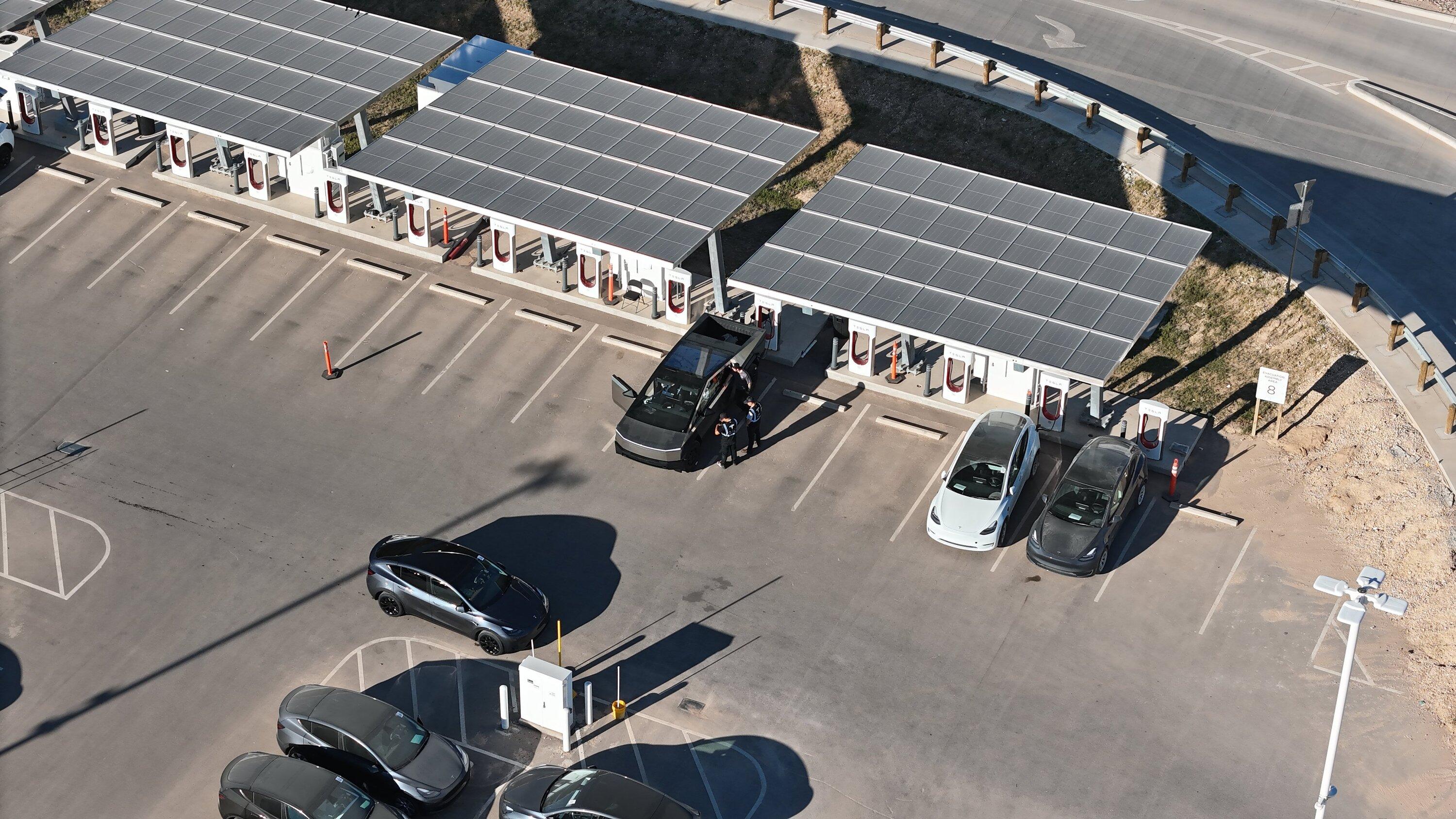 Tesla Cybertruck 📸 Daily photos: Cybertrucks in outbound lot at Giga Texas -- updated 1/8/24 f85i2nvxiaaoj_j-jpe