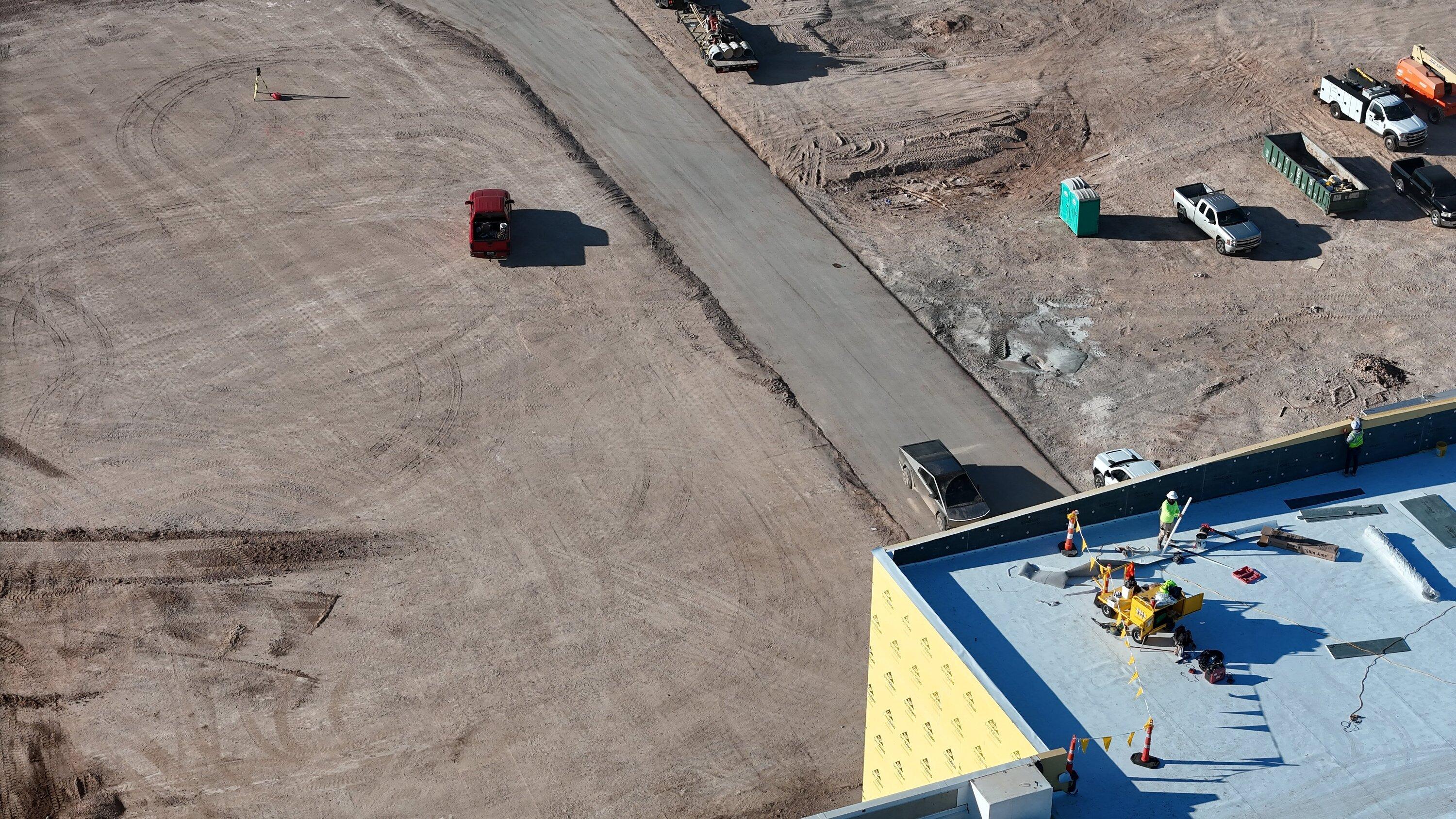 Tesla Cybertruck Cybertruck Work Truck duties on construction site? + Windshield wiper coverage area look F86XiozWIAAFuC5