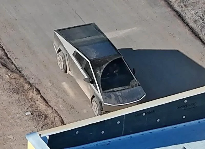 Tesla Cybertruck Cybertruck Work Truck duties on construction site? + Windshield wiper coverage area look F86XjssWkAAGr80 copy