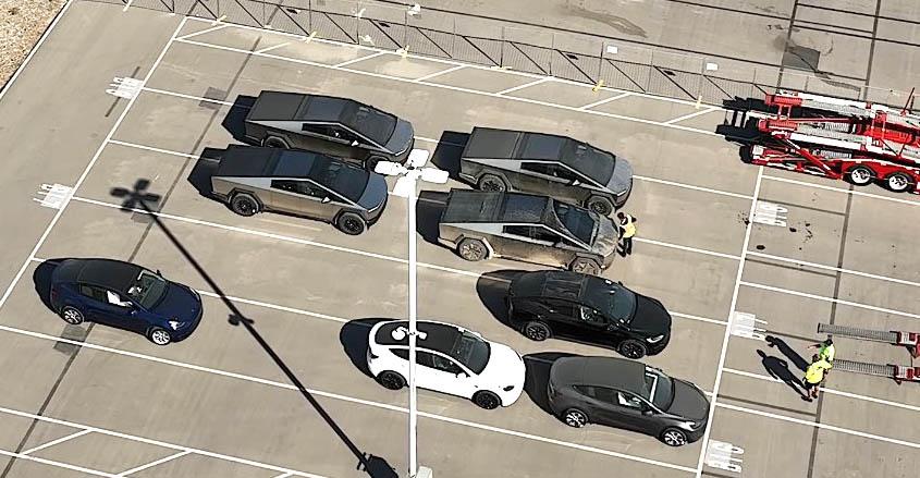 Tesla Cybertruck 📸 Daily photos: Cybertrucks in outbound lot at Giga Texas -- updated 1/8/24 F8_4jkQakAAgUG