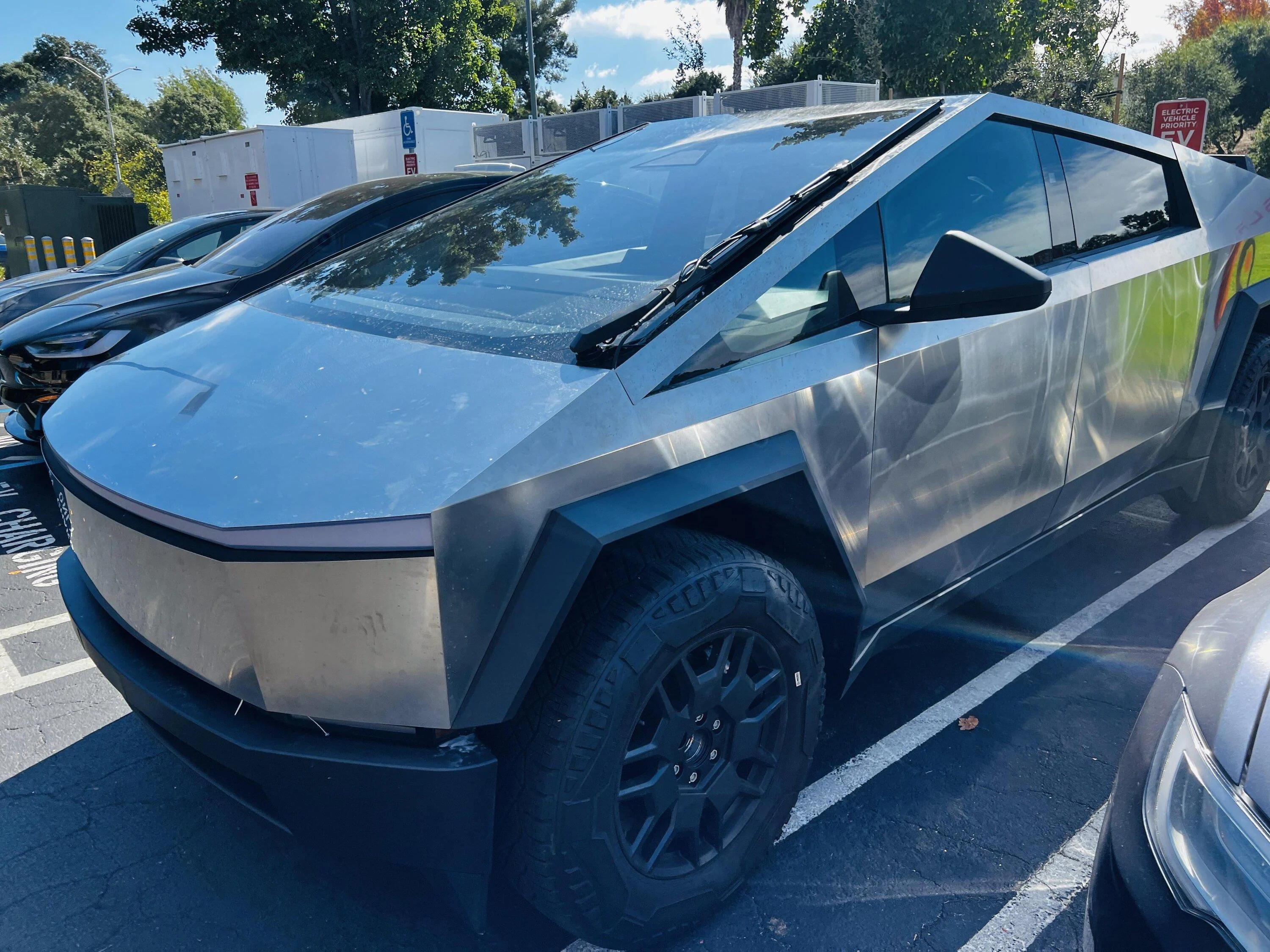 Tesla Cybertruck 🤳 Random Cybertruck sightings & spottings thread (pics + videos) 0xayxplccmvb1