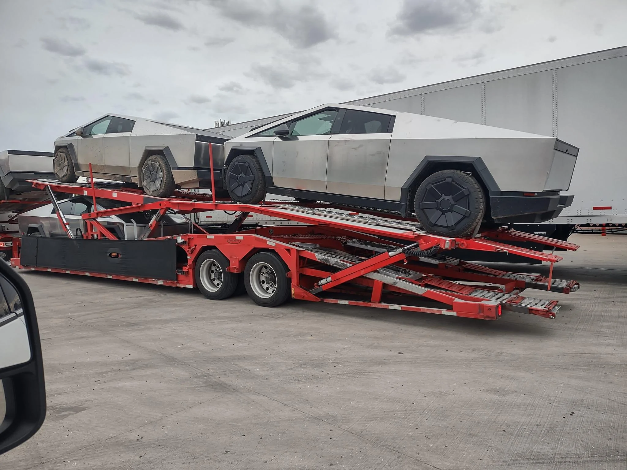Tesla Cybertruck 🤳 Random Cybertruck sightings & spottings thread (pics + videos) Cybertruck texas sighting1