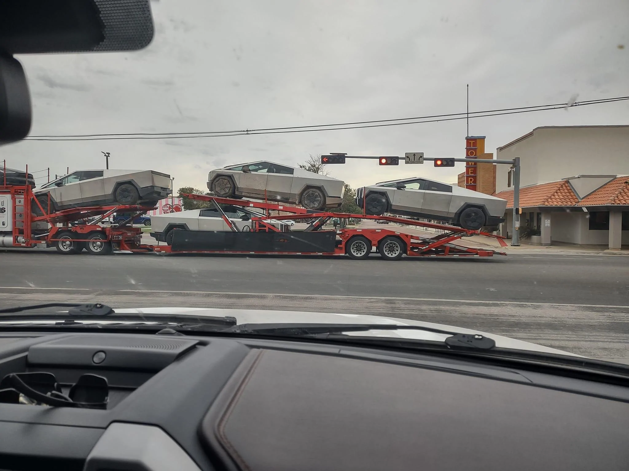Tesla Cybertruck 🤳 Random Cybertruck sightings & spottings thread (pics + videos) Cybertruck texas sighting2