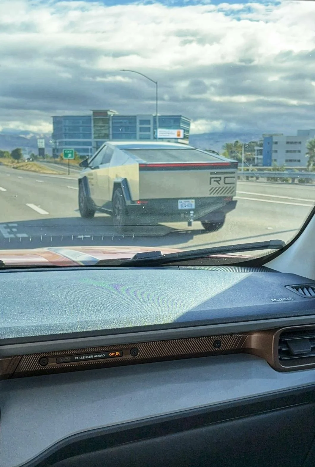 Tesla Cybertruck 🤳 Random Cybertruck sightings & spottings thread (pics + videos) mmexport1698008896934-01