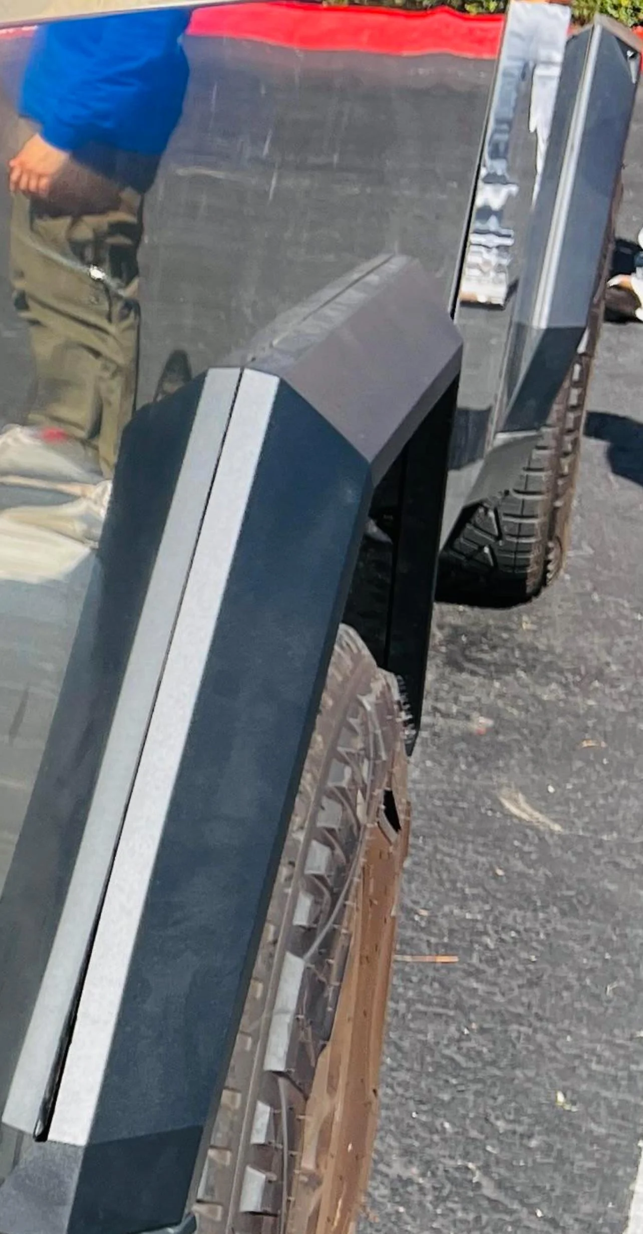Tesla Cybertruck Suicide charging port a massive problem? IMG_5649