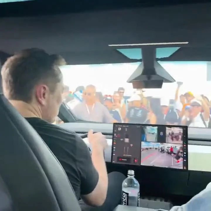Tesla Cybertruck Videos: Good build quality (panel gaps) on Cybertruck driven by Elon + interior / display screen / ambient lighting 27435-67549582d39405f554b116c608e819bc
