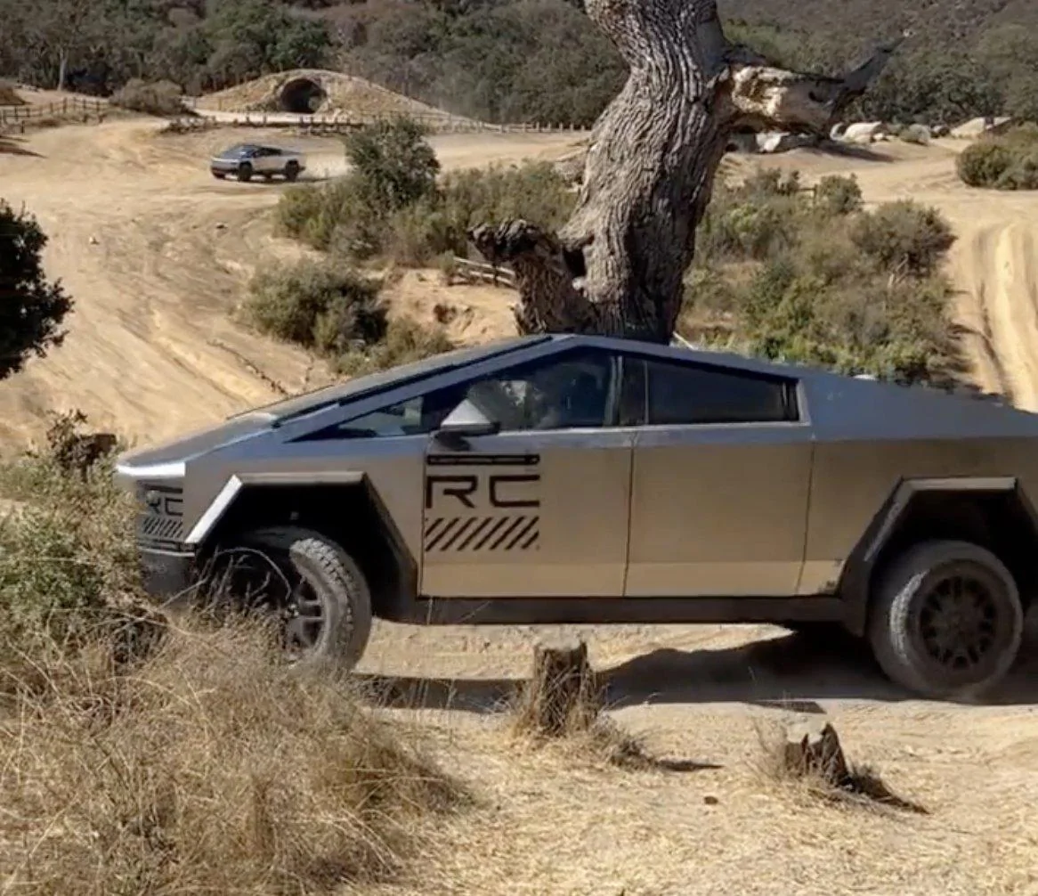 Tesla Cybertruck Actual Off-Road Testing: climbing & descending (@ Hollister Hill RSVA - 10/23/23) F9Jz8h7WgAAxng0