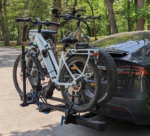 Tesla Cybertruck Hitch mounted bicycle / bike rack installed on Cybertruck 🚲 VXnSgrF