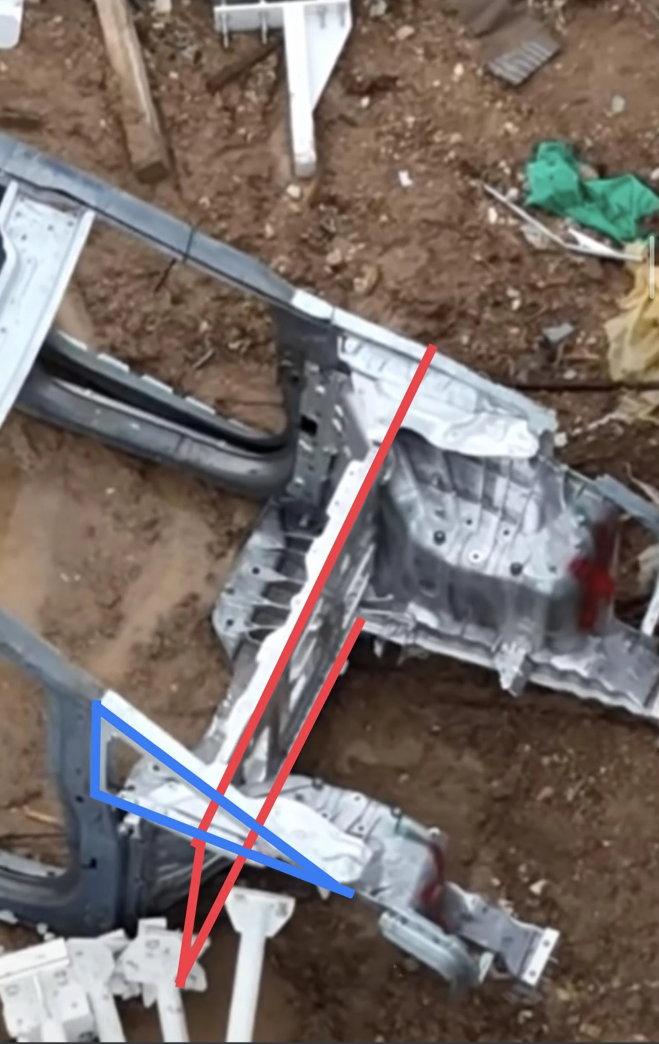 Tesla Cybertruck Cybertruck frame in scrap yard shows no midgate and other details 48E7153F-1D45-46BA-A229-6A404F979E21