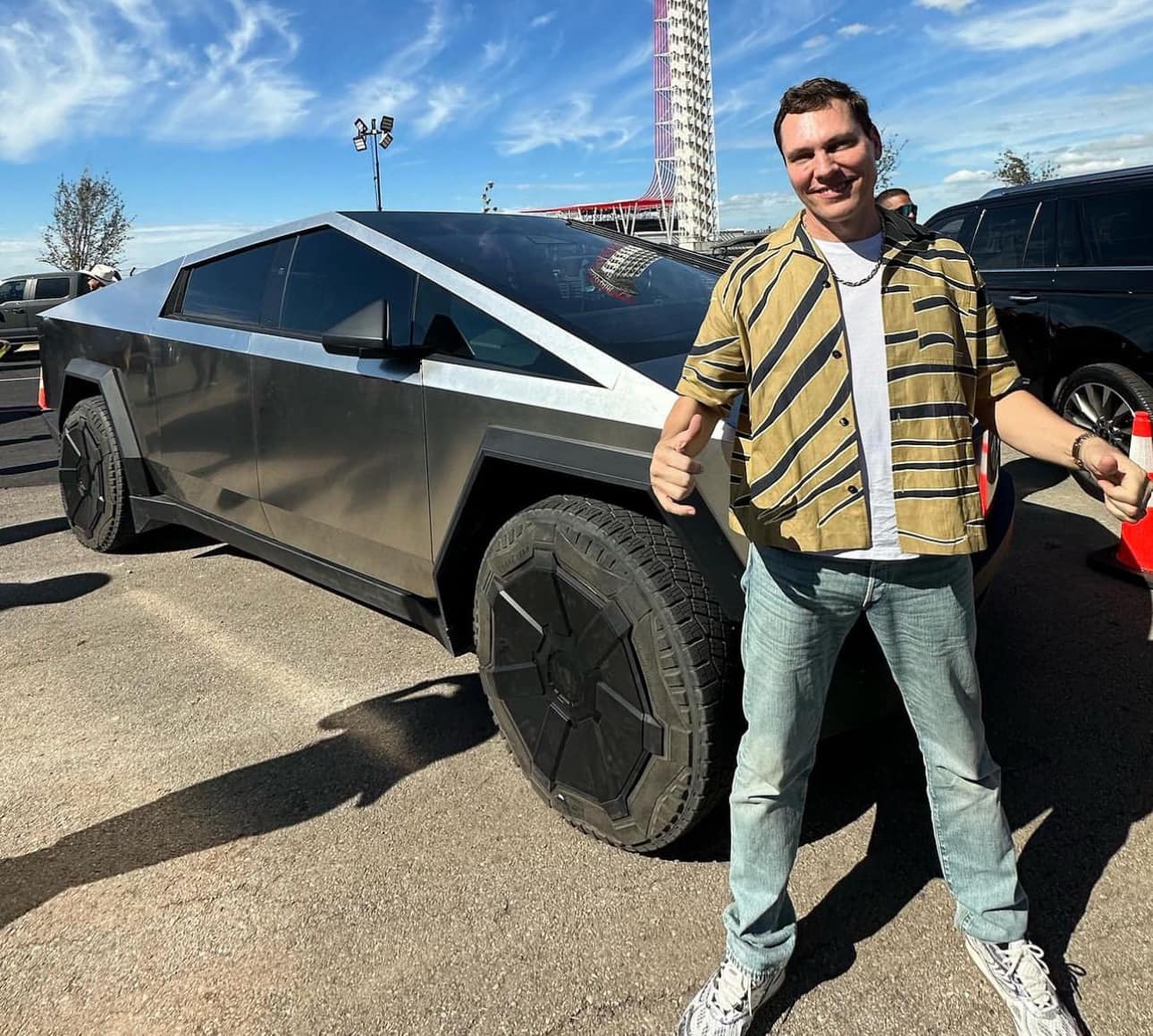 Tesla Cybertruck 🤳 Random Cybertruck sightings & spottings thread (pics + videos) 394624441_10231044496445233_2646726175776911813_n