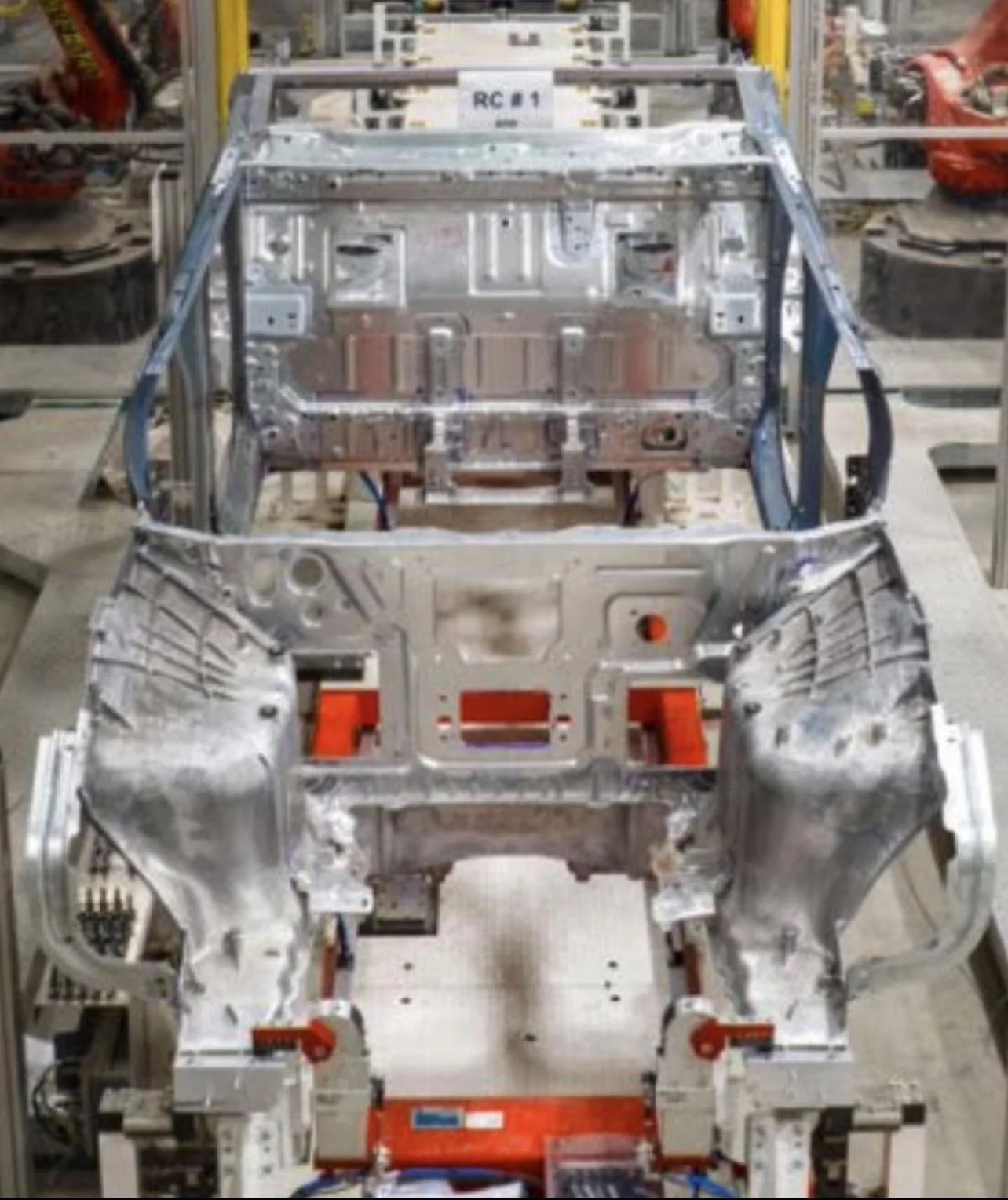 Tesla Cybertruck Cybertruck frame in scrap yard shows no midgate and other details 1ADCEEDF-E6D2-488C-A89A-9185D004DA7E