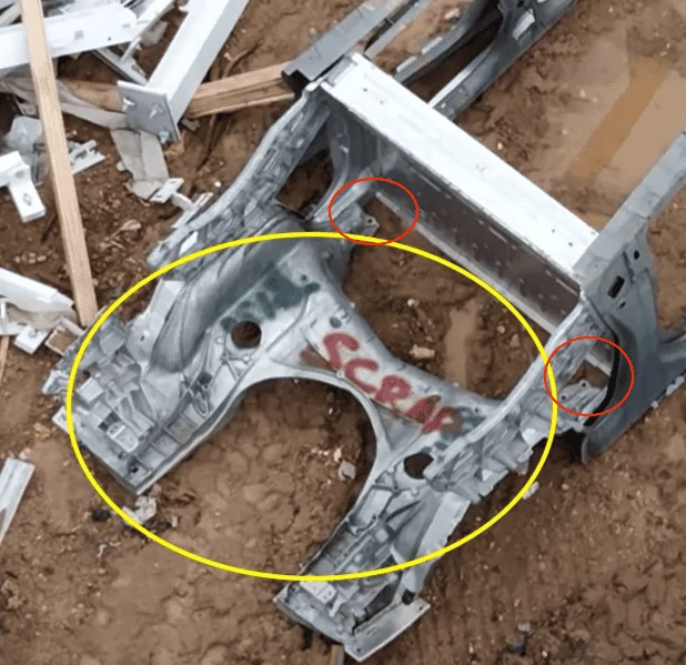 Tesla Cybertruck Cybertruck frame in scrap yard shows no midgate and other details 1698366291810