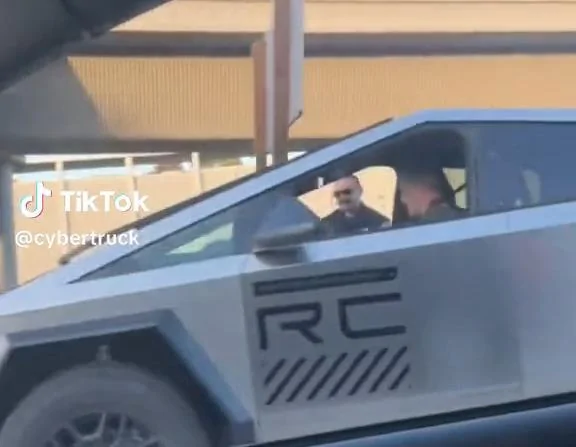 Tesla Cybertruck Franz Driven Cybertruck Pulled Over In Culver City! 27750-51014778ef2fb52886d9571670b34655