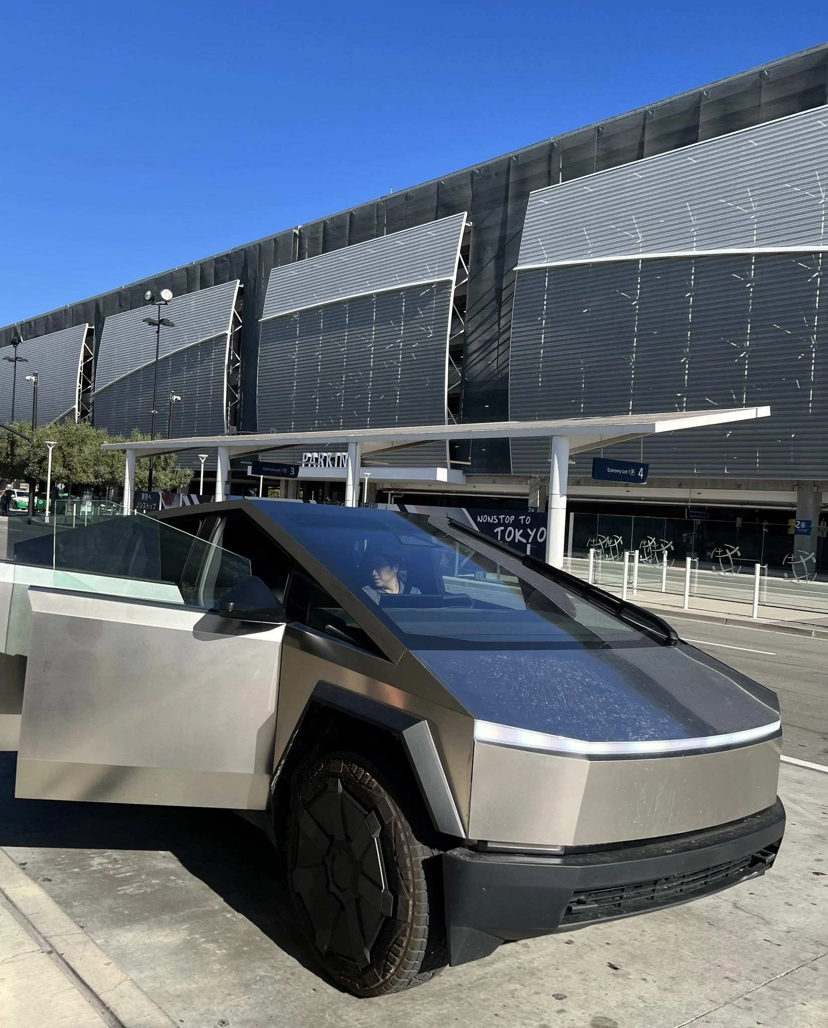 Tesla Cybertruck 🤳 Random Cybertruck sightings & spottings thread (pics + videos) F9oIq1sbIAA-Qun