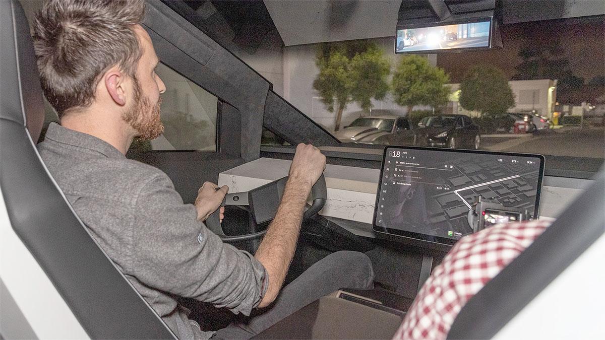 Tesla Cybertruck Video: Cybertruck tonneau cover opening, bed lighting, and tailgate dropping 1698632930209