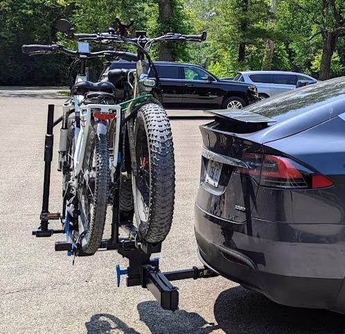 Tesla Cybertruck Hitch mounted bicycle / bike rack installed on Cybertruck 🚲 D9rbgur