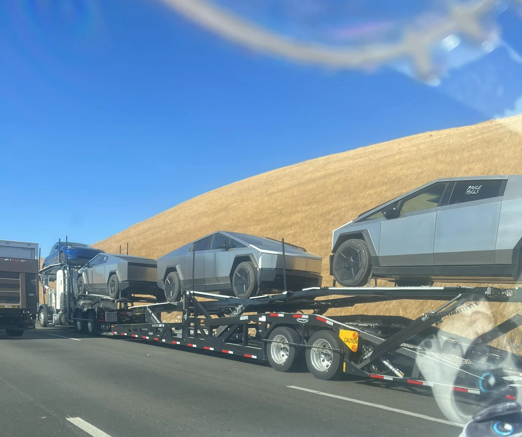 Tesla Cybertruck 🤳 Random Cybertruck sightings & spottings thread (pics + videos) 396725562_10160668072441321_2316229920047701960_n