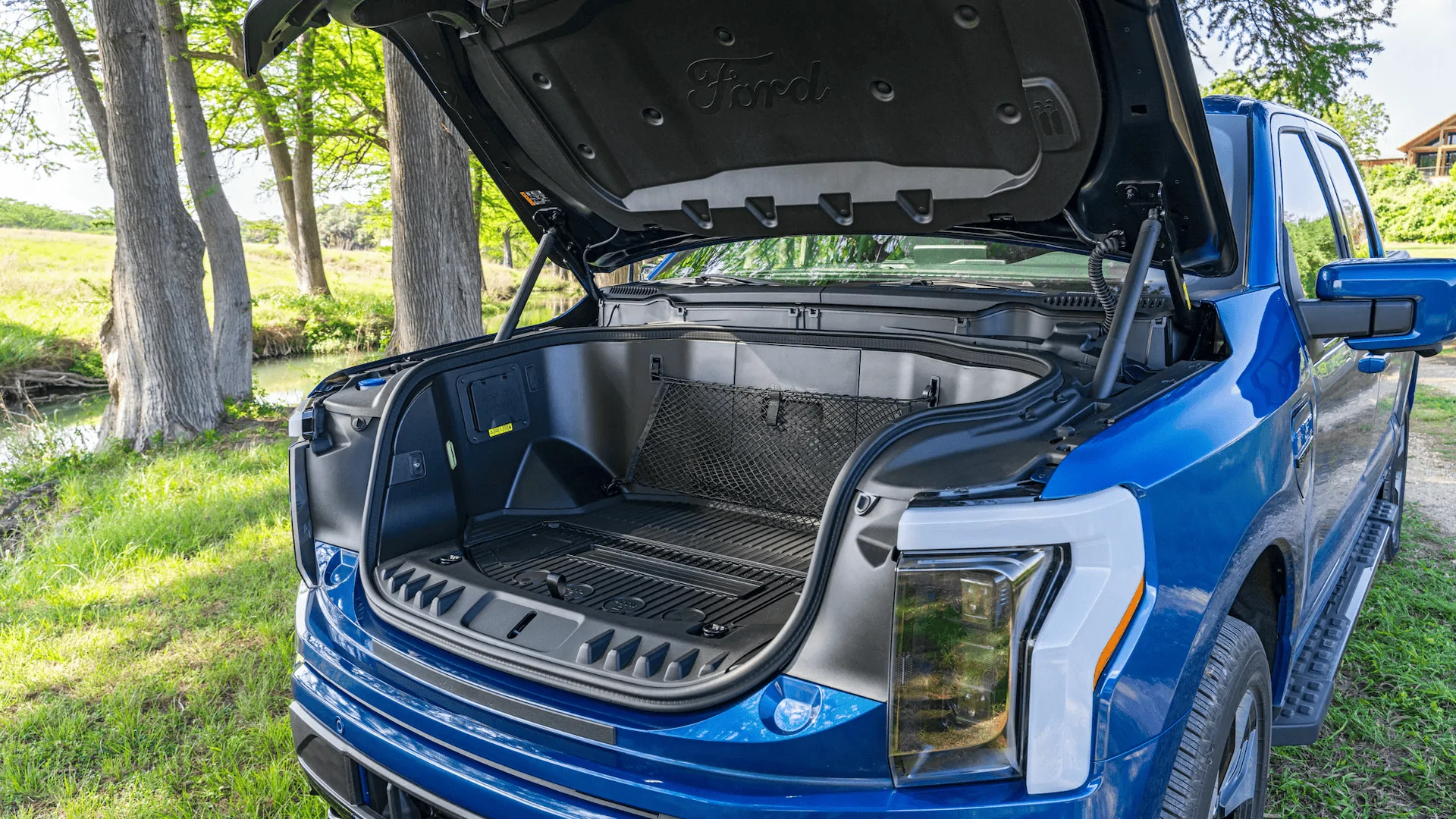 Tesla Cybertruck Powered Frunk In Action! Great shots!! 1698784315207