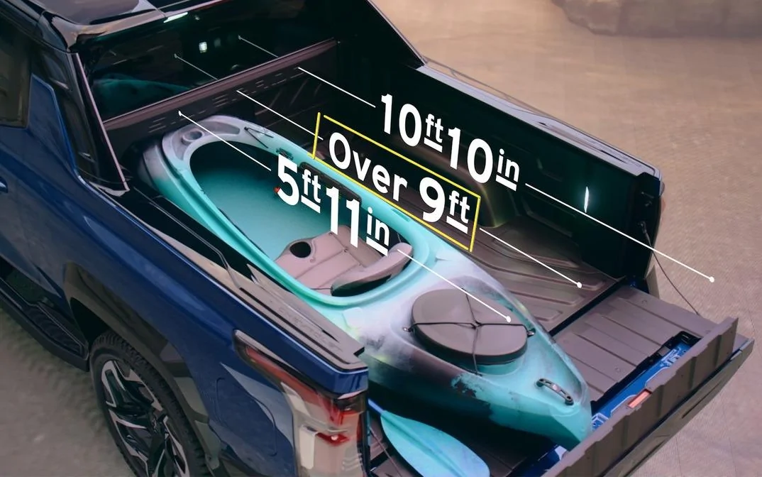 Tesla Cybertruck WILL THE REAR WINDOW ROLL DOWN? ffhE1i