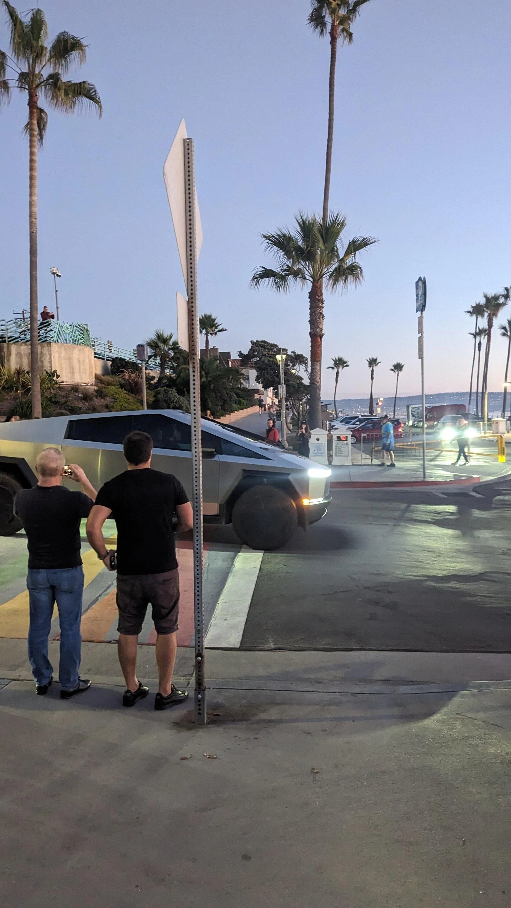 Tesla Cybertruck 📸 Cybertruck looking awesome at Manhattan Beach Pier sighting 73qh8bdvf1yb1