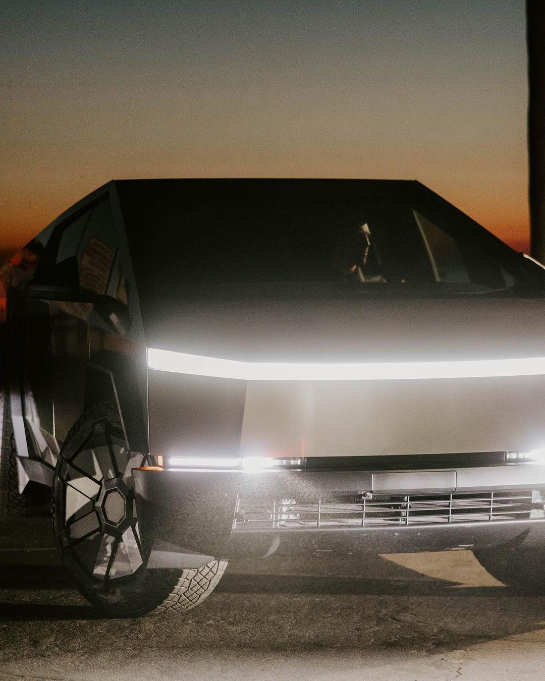 Tesla Cybertruck 📸 Cybertruck looking awesome at Manhattan Beach Pier sighting Snapinsta.app_399158155_618415626968224_7102341005554755479_n_1080