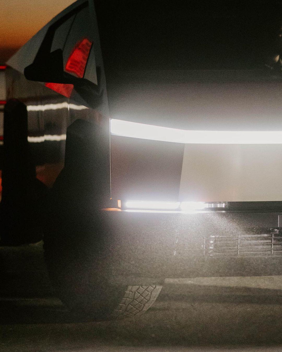 Tesla Cybertruck 📸 Cybertruck looking awesome at Manhattan Beach Pier sighting Snapinsta.app_398465112_1095745054744631_5221439869103254378_n_1080