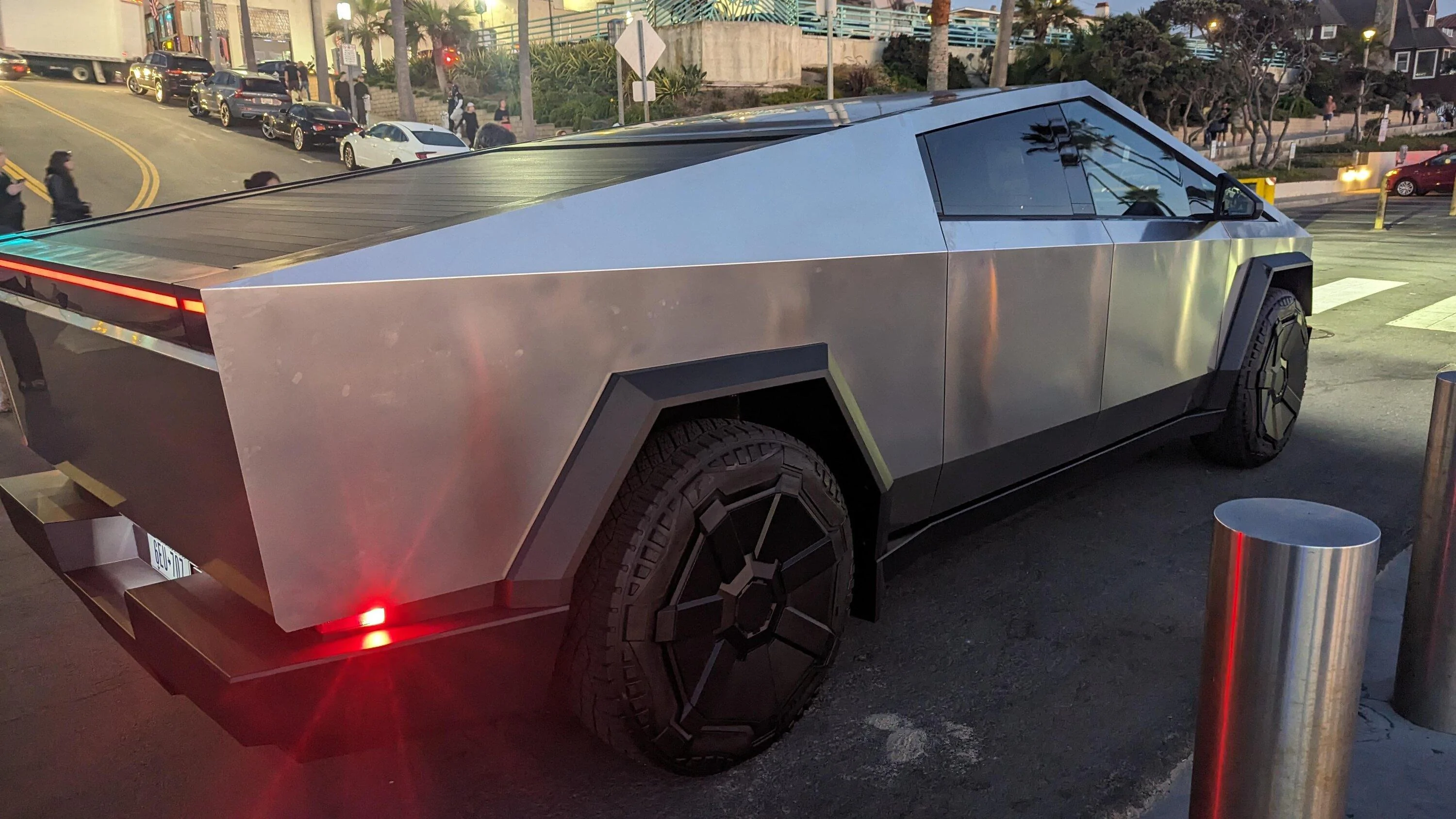Tesla Cybertruck 📸 Cybertruck looking awesome at Manhattan Beach Pier sighting 61D812B3-C8A2-46FC-858B-7BF5B9ED59F0