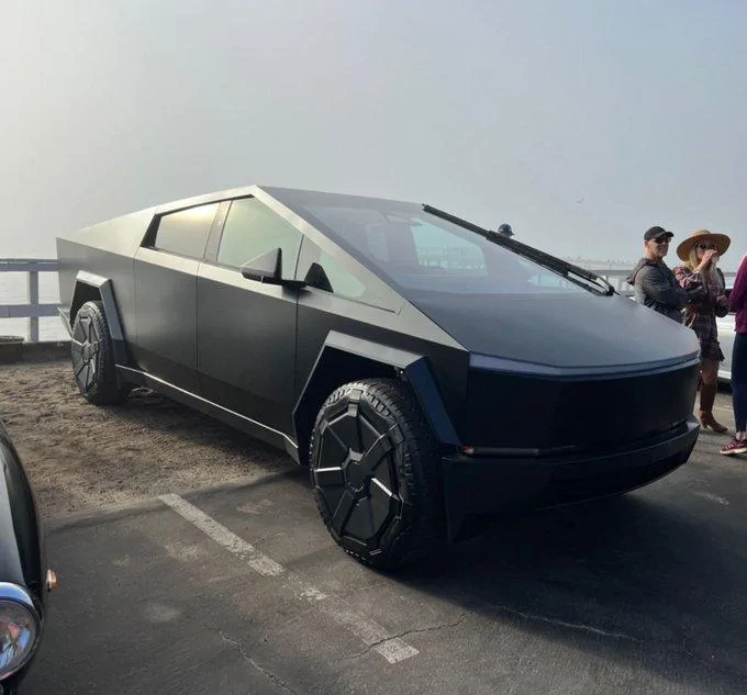 Tesla Cybertruck Matte Black Cybertruck Finally Appears!! 😱 Driven by Franz Von Holzhausen F-MPkBsWEAA_3bD