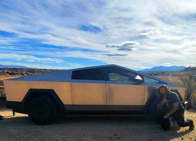 Tesla Cybertruck 🤳 Random Cybertruck sightings & spottings thread (pics + videos) F-S9nsUXwAA8LIw