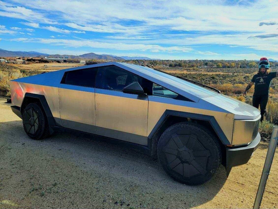 Tesla Cybertruck 🤳 Random Cybertruck sightings & spottings thread (pics + videos) F-S9n44XAAA2R0v