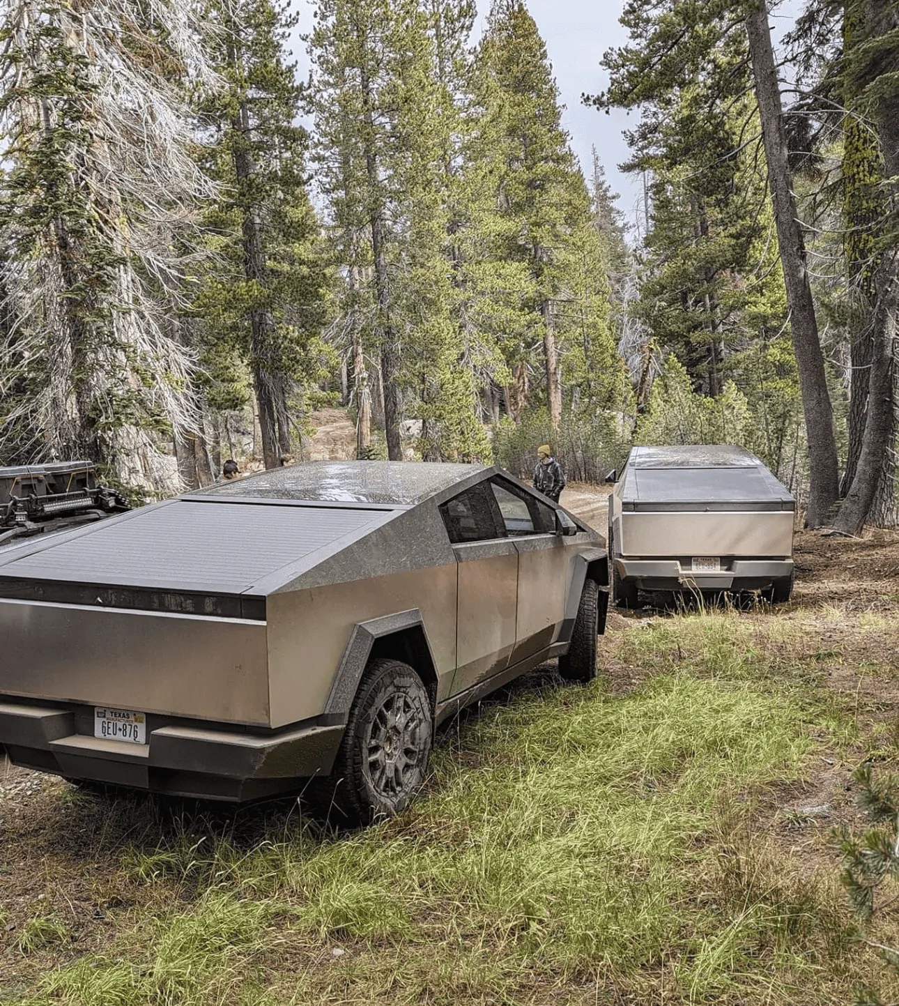 Tesla Cybertruck Cybertruck offroad tested on mud trails IMG_0623