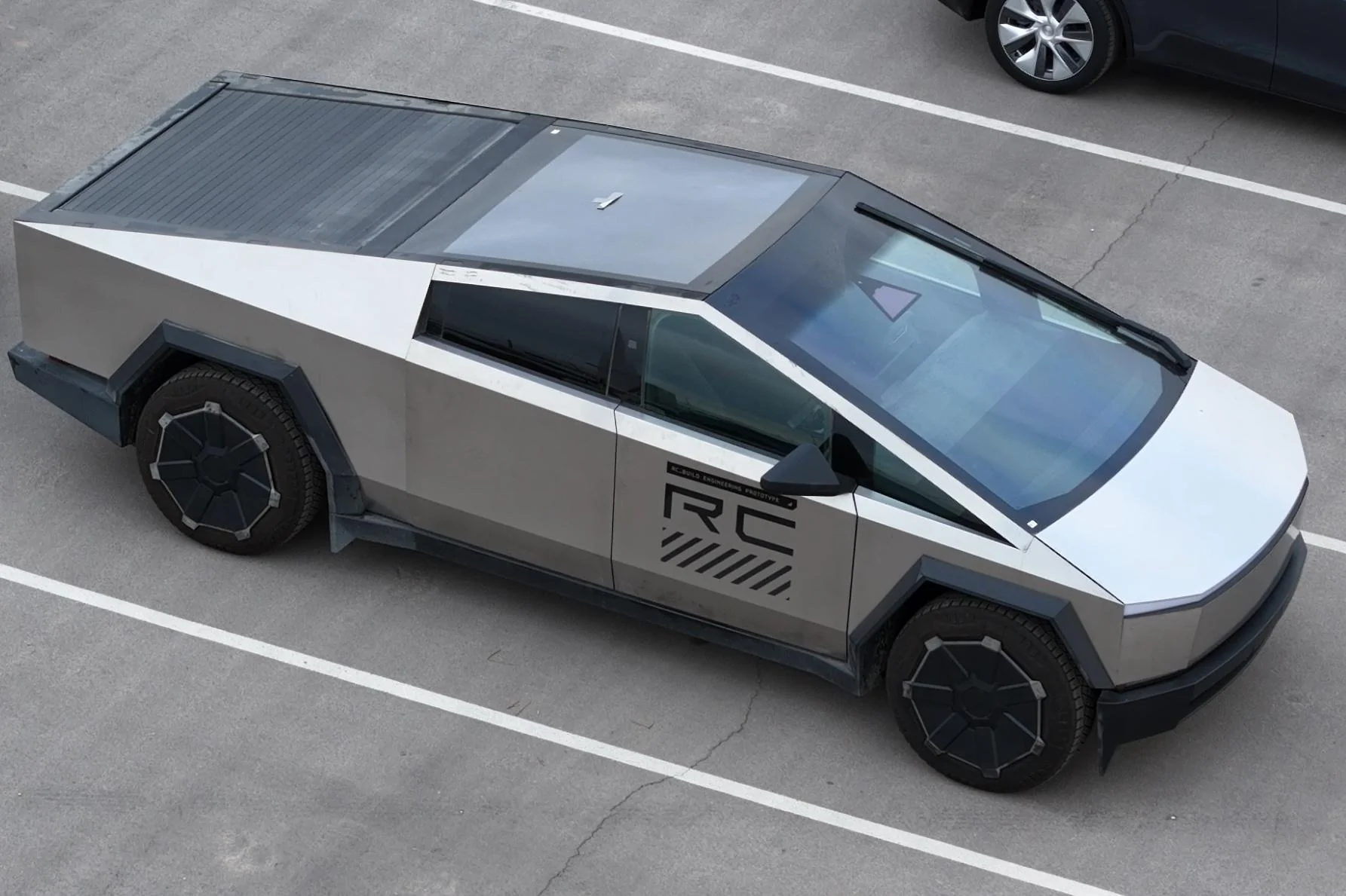Tesla Cybertruck New Cybertruck Wheel Cover design spotted? New Cybertruck wheel cover design2