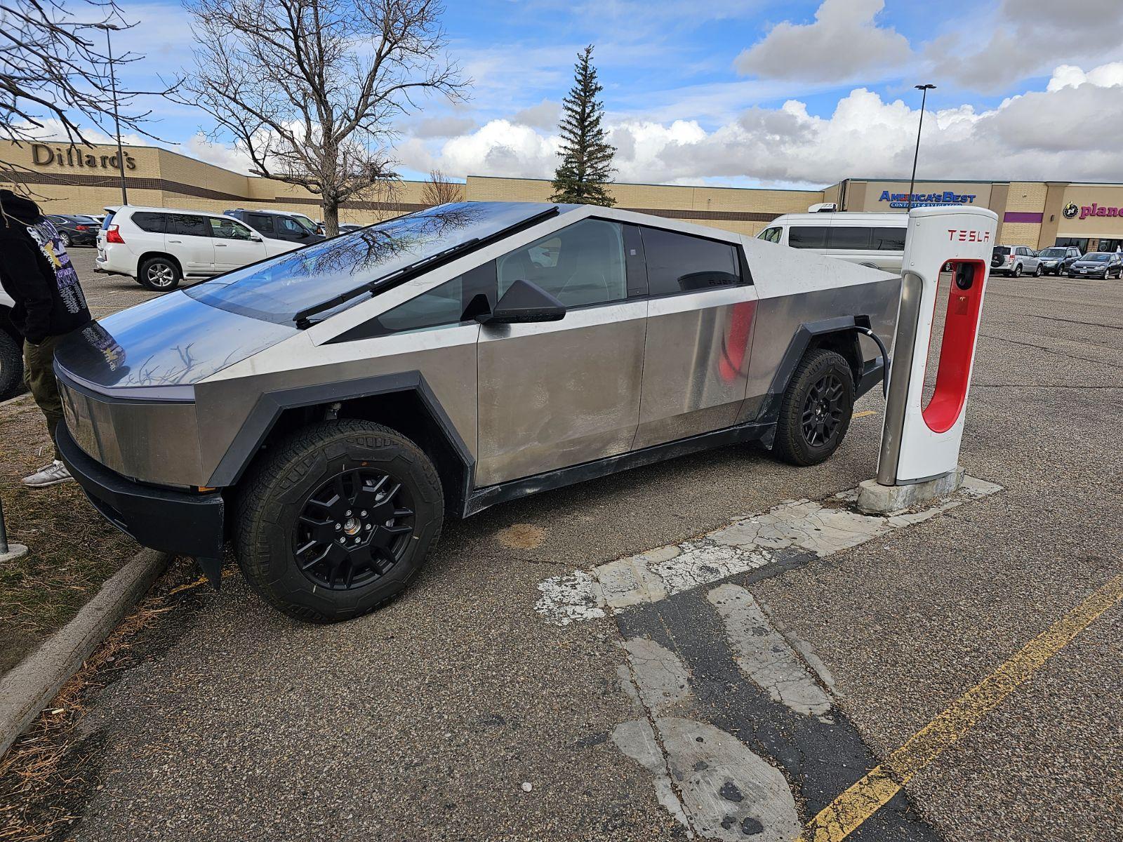 Tesla Cybertruck Cybertruck spotted at Cheyenne WY supercharger image000001