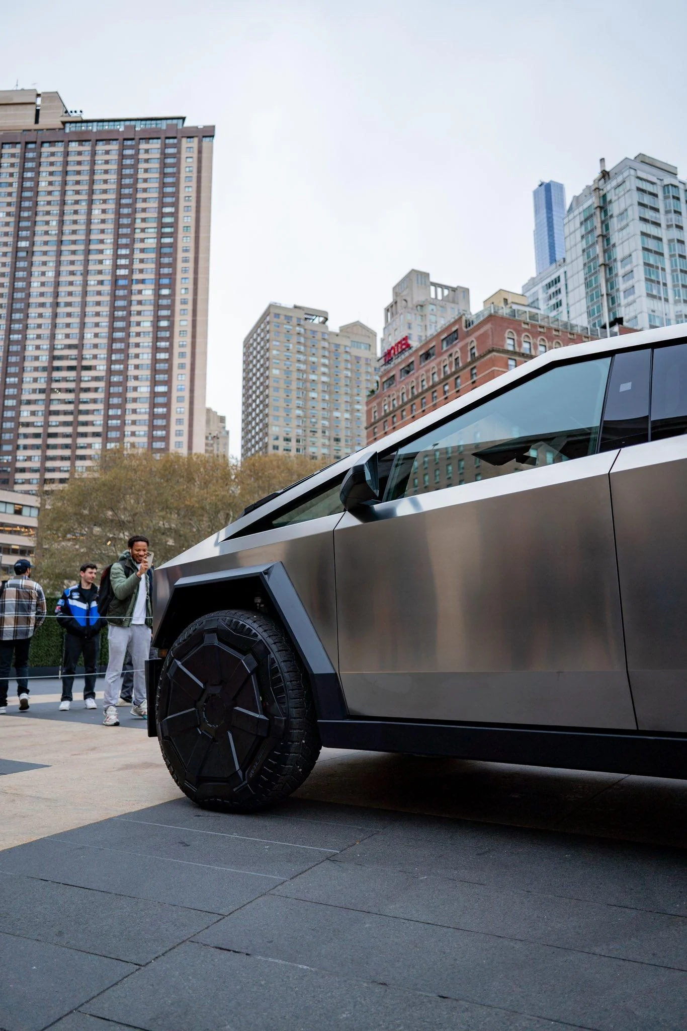 Tesla Cybertruck Cybertruck is in NYC @ Lincoln Center - 11/10/23 f-mwjwlwuaayr6s-jpeg