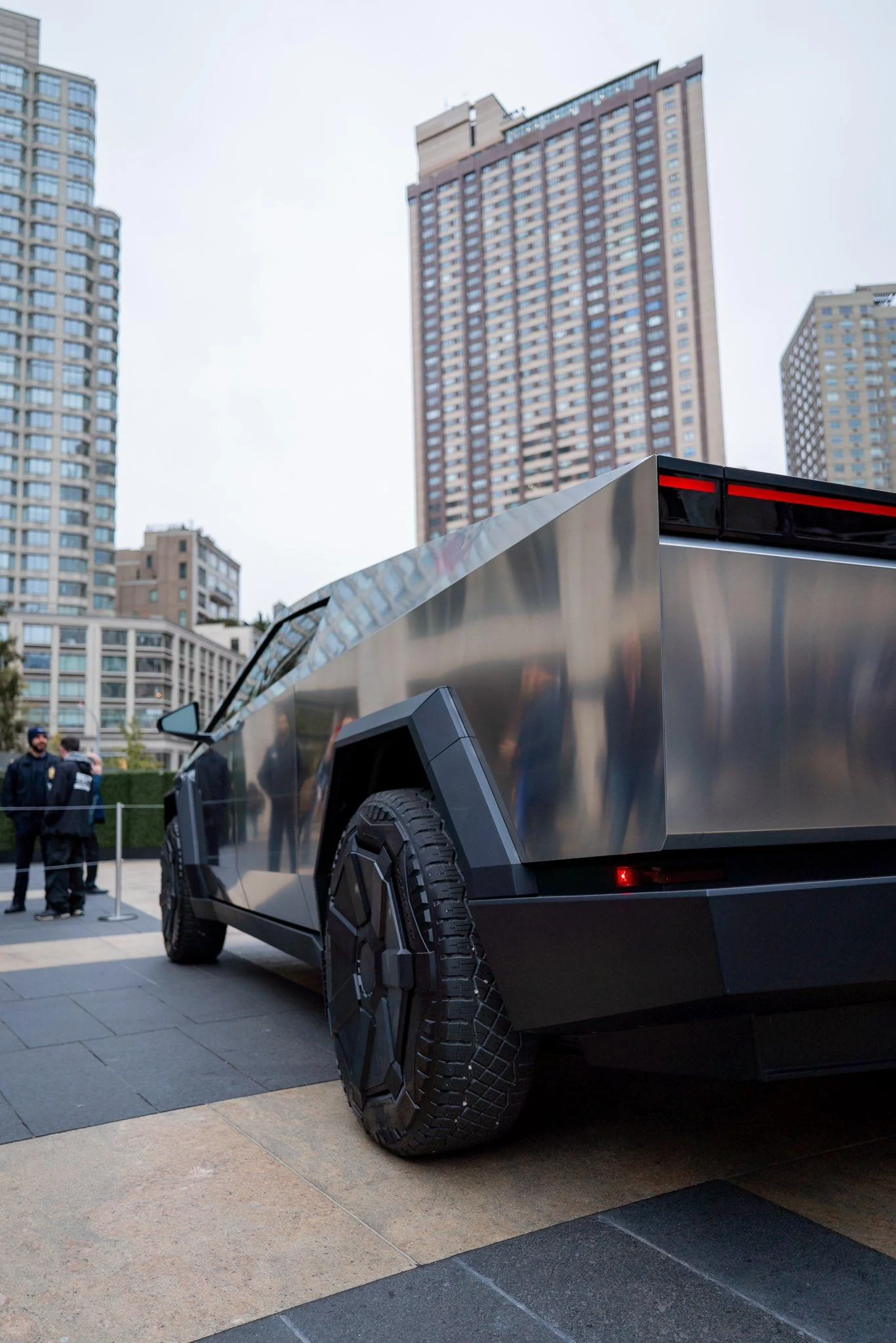 Tesla Cybertruck Cybertruck is in NYC @ Lincoln Center - 11/10/23 f-mwjwnwcaazs8k-1-jpeg