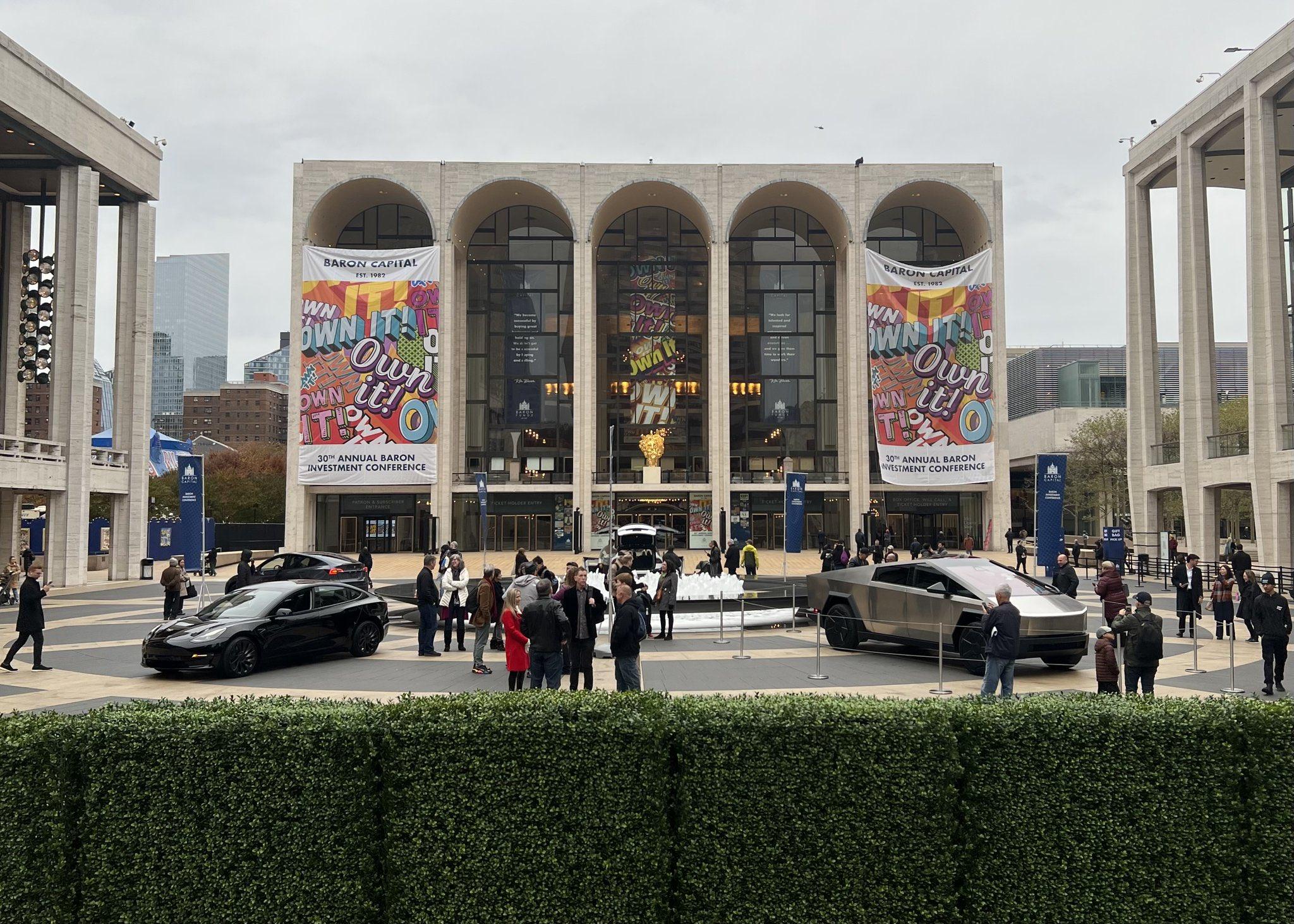 Tesla Cybertruck Cybertruck is in NYC @ Lincoln Center - 11/10/23 f-mlbu2asaacuwt-jpe