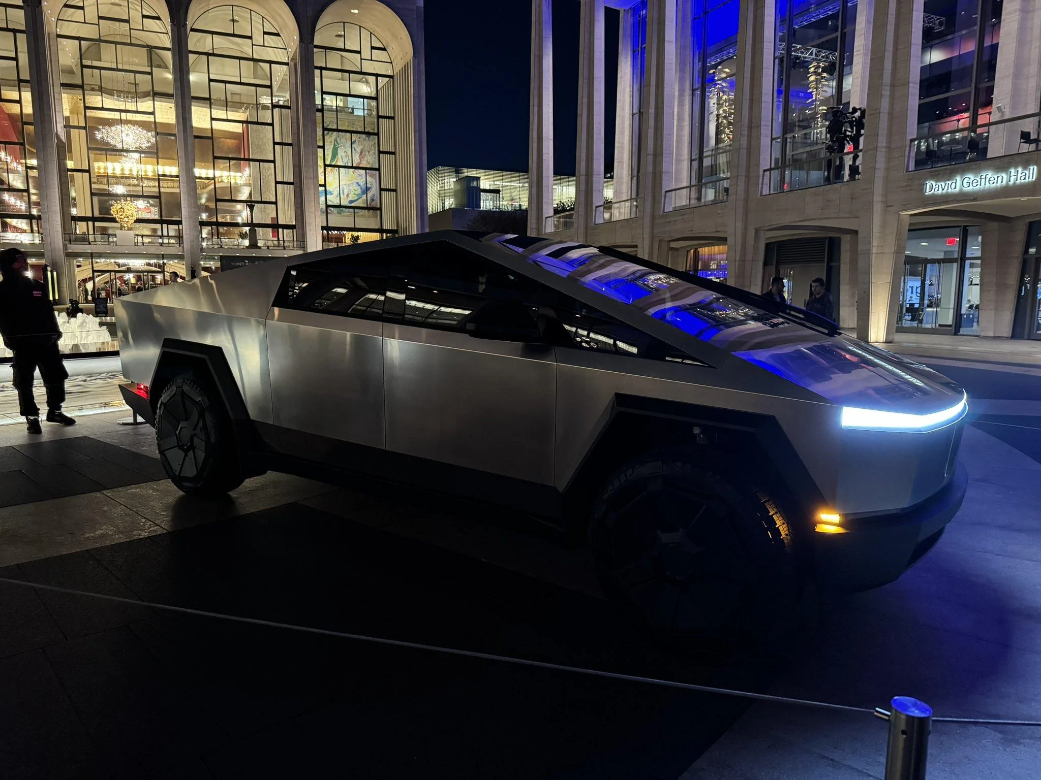 Tesla Cybertruck Cybertruck is in NYC @ Lincoln Center - 11/10/23 f-mzuo9wcaaobh0-jpeg