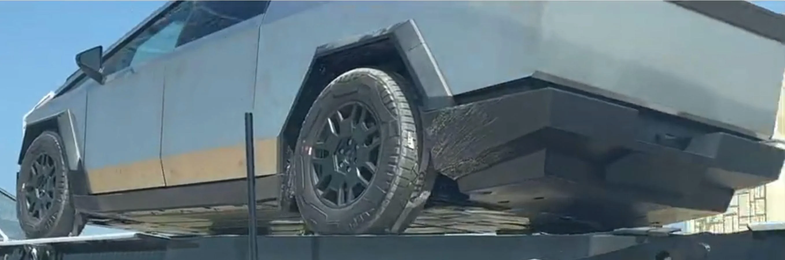 Tesla Cybertruck 4680 Structural Battery Pack explained - How does it work? CT on Transporter 3